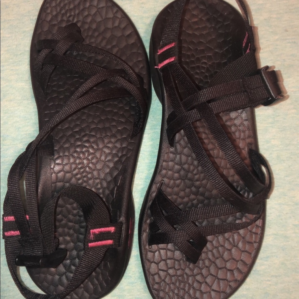 Black and pink Chaco’s sandals